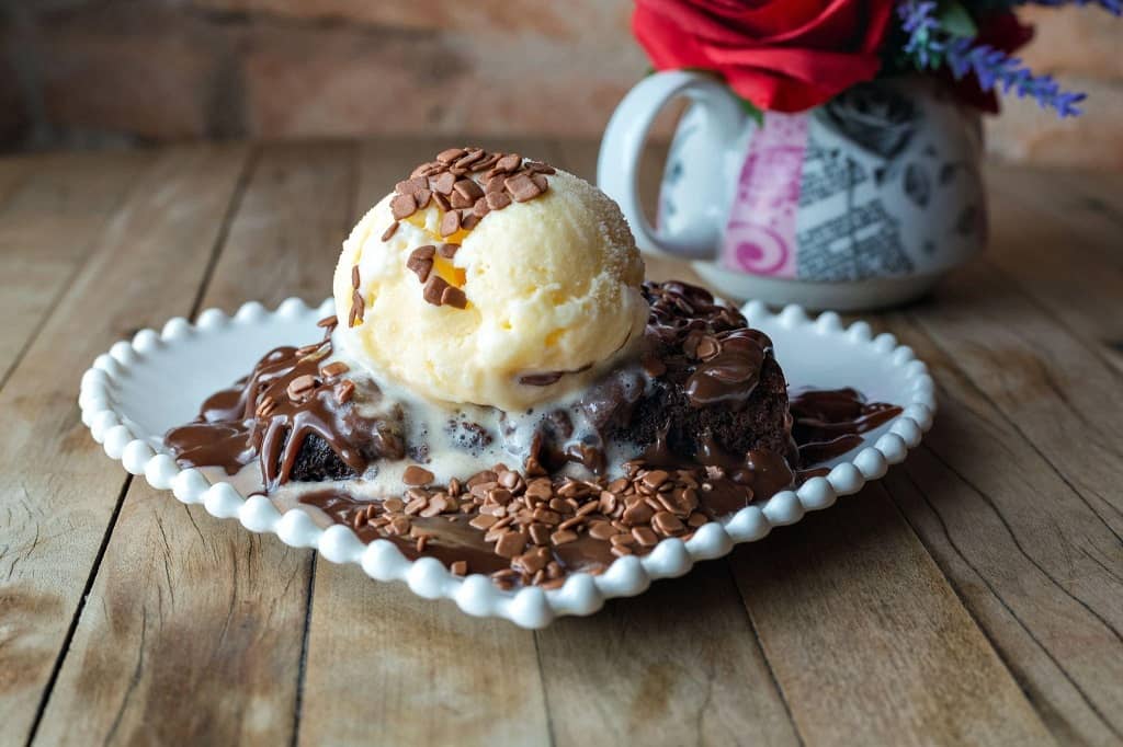 Methods for Thawing a Frozen Cake