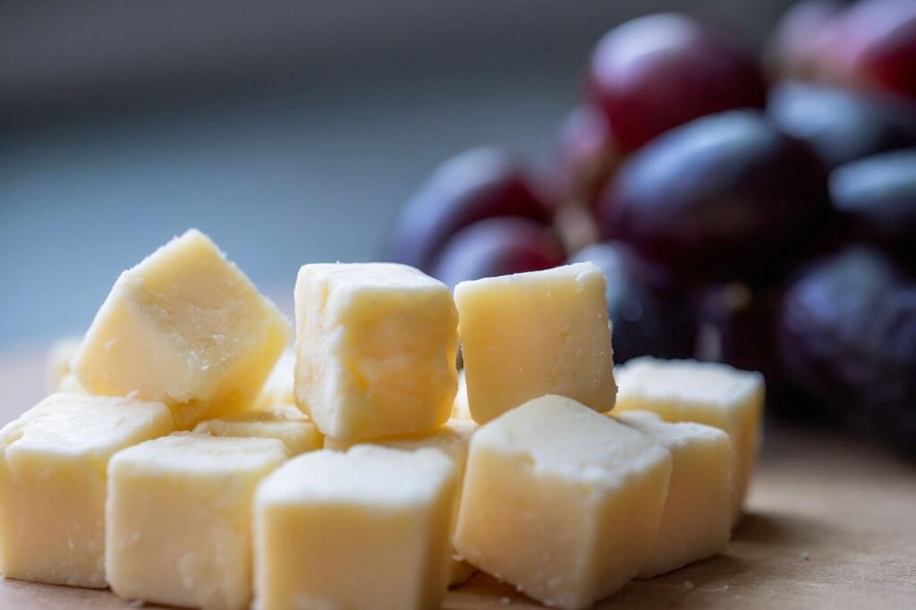 What is the Difference Between Yellow and White American Cheese