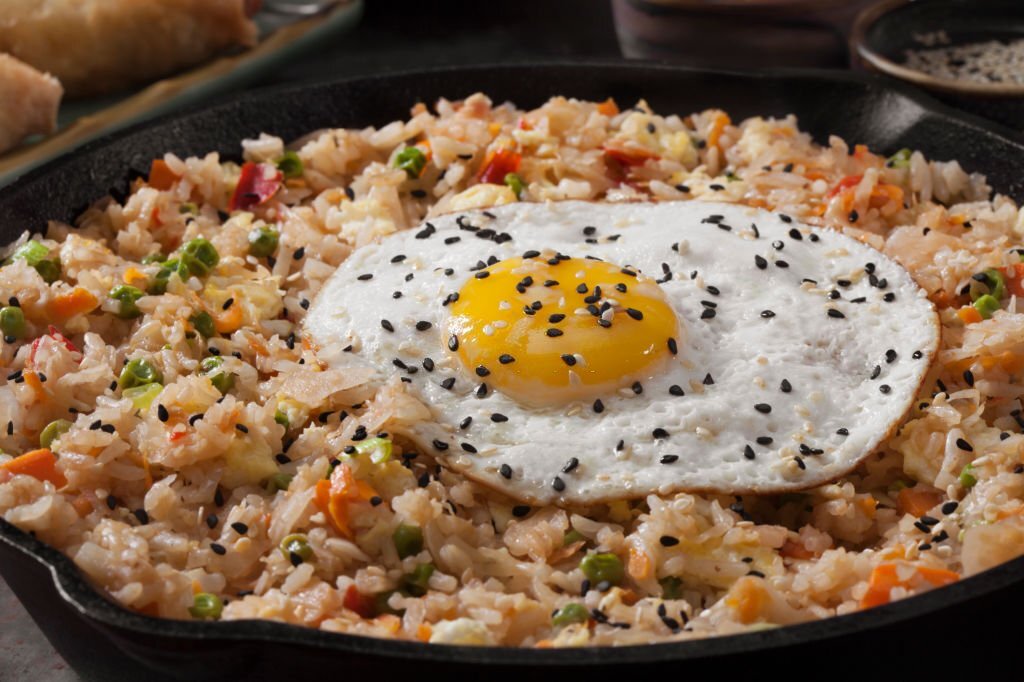 what does fried rice taste like with eggs